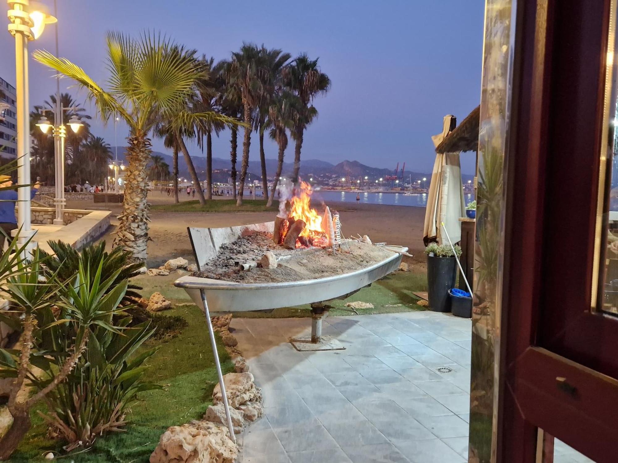 Apartamento Abadia Малага Екстер'єр фото
